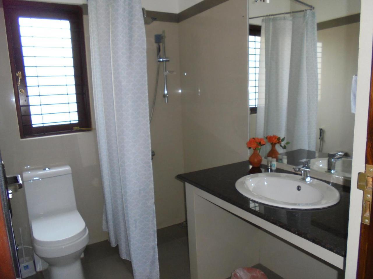 Jmf Hotel Негомбо Экстерьер фото