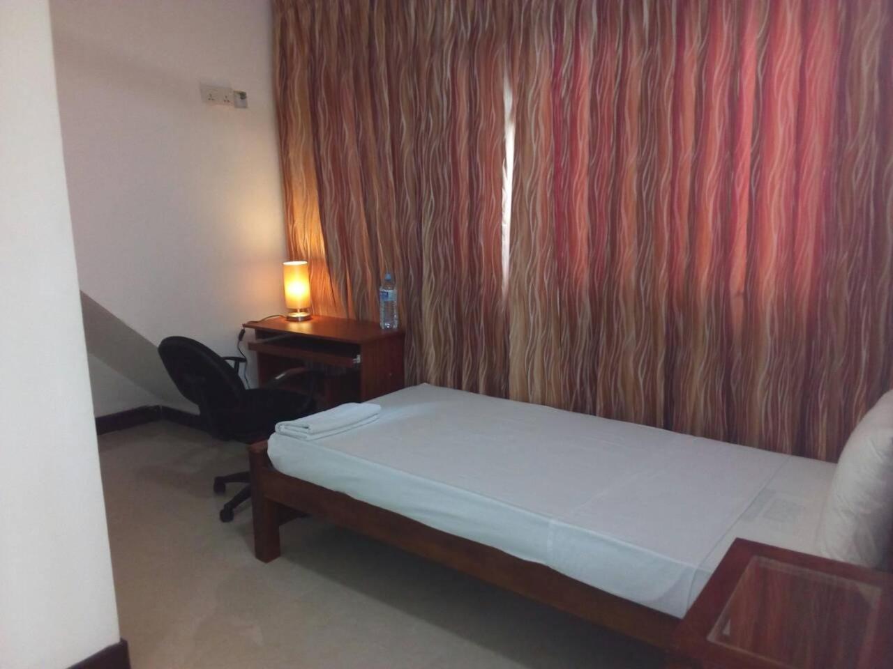 Jmf Hotel Негомбо Экстерьер фото