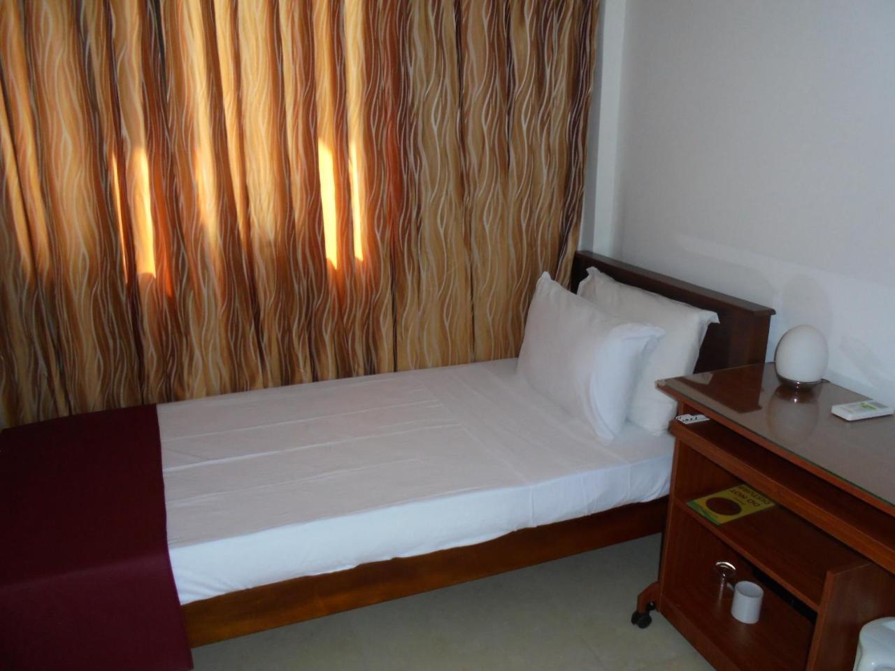 Jmf Hotel Негомбо Экстерьер фото
