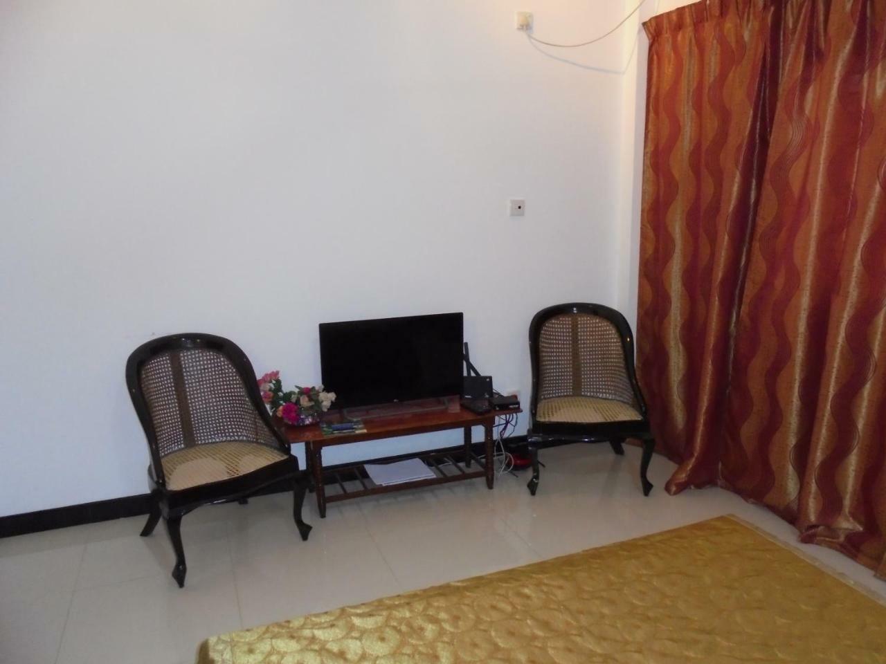 Jmf Hotel Негомбо Экстерьер фото