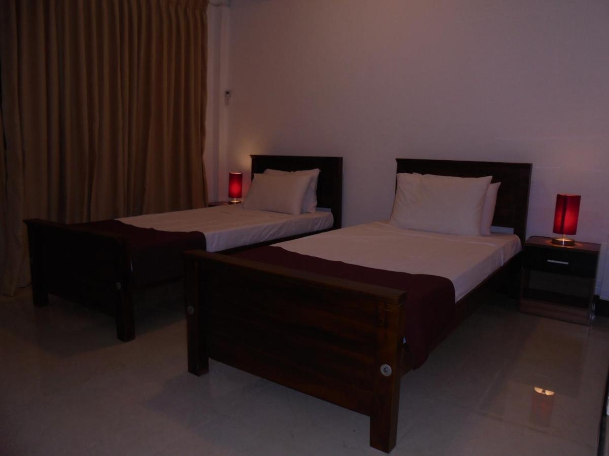 Jmf Hotel Негомбо Экстерьер фото